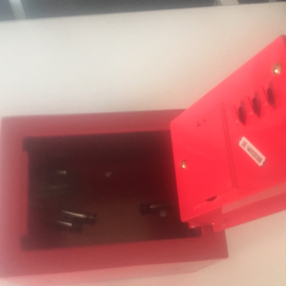 Red safe - Picture 2 of 5